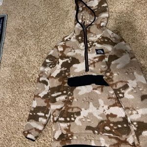 north face ferpa half zip hoodie